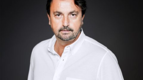 Henri Leconte en V de V sur une TVR en compagnie d’Eric Van de Vyver lors de la finale du VHC au Mans