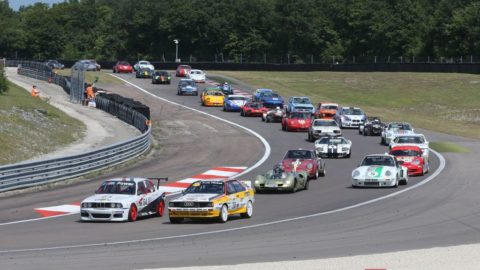 Une cinquantaine de voitures sur la grille du VHC au Mans